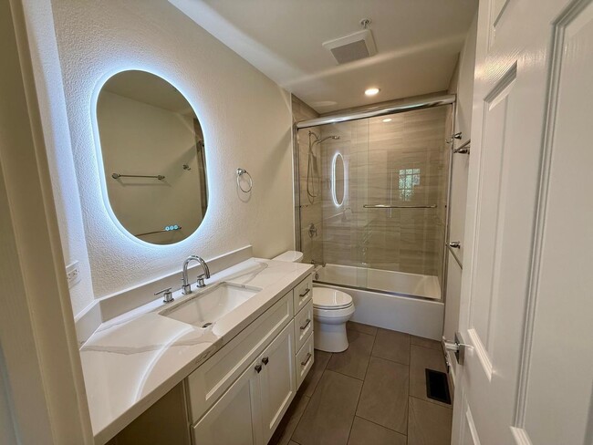 Building Photo - REMODELED FOUR BEDROOM / THREE BATH TOWNHOUSE IN COURTYARD AT PATRIDGE KNOLLS