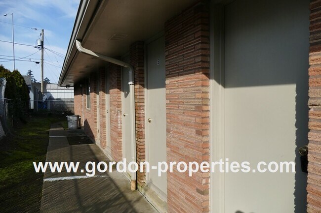 Building Photo - NE 65th Ave - North Tabor single level 1 bedroom apartment