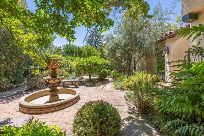 Building Photo - Mediterranean Beauty in Crescent Park – 5B...