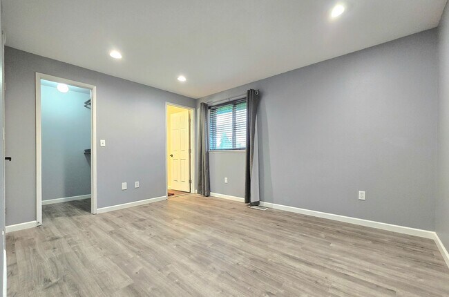 Building Photo - 3 Bedroom Home in Marysville Available Now