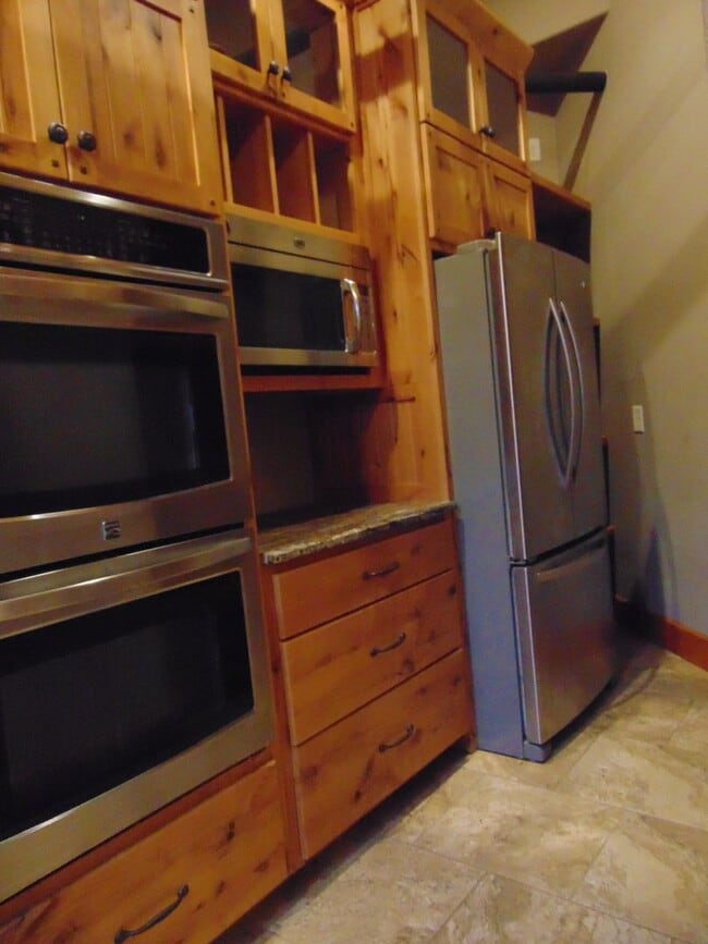 Building Photo - Majestic 3 Bed Mid MO Ranch!