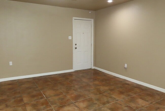 Building Photo - Country Living-City Close! 3 Bedroom, 2 Ba...