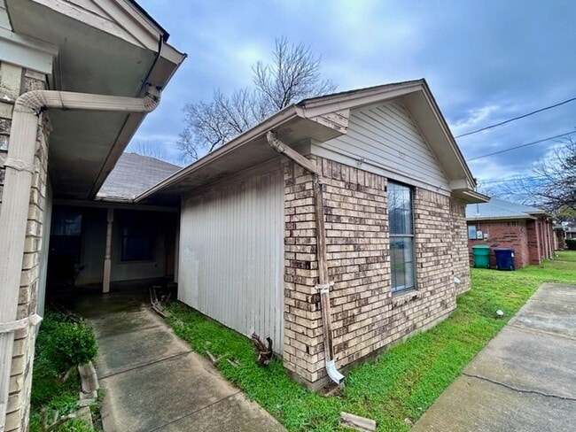 Building Photo - 3317 Gardenview Cir