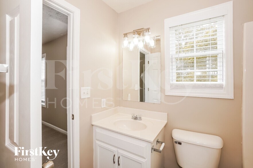 Building Photo - 3508 Clover Hill Dr