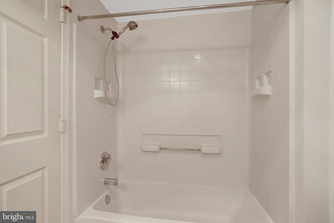 Building Photo - 3101 N Hampton Dr