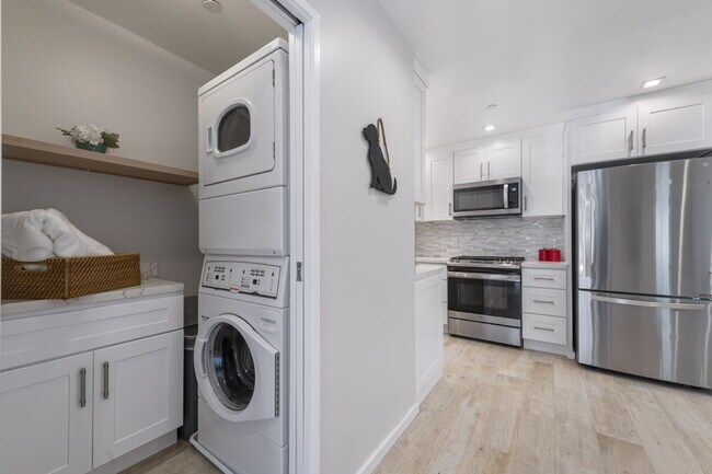 Building Photo - Three bedroom, Two bath, Single level home.