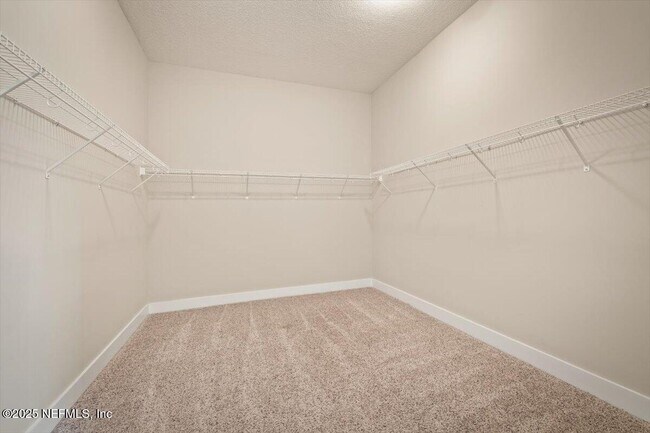 Building Photo - 305 Seahill Dr