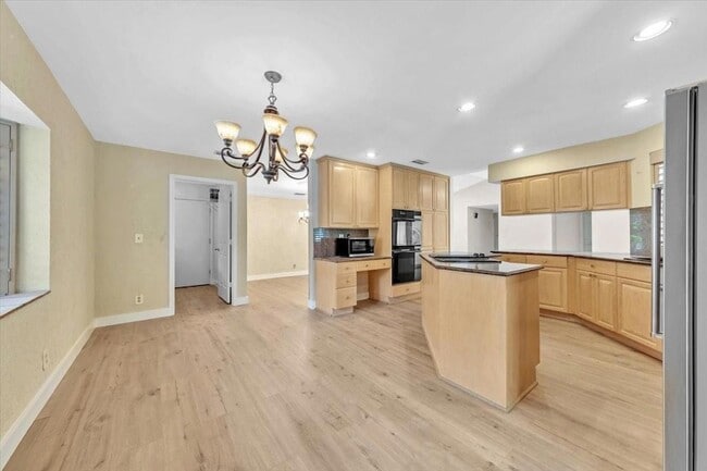 Building Photo - 8177 NW 53rd Ct