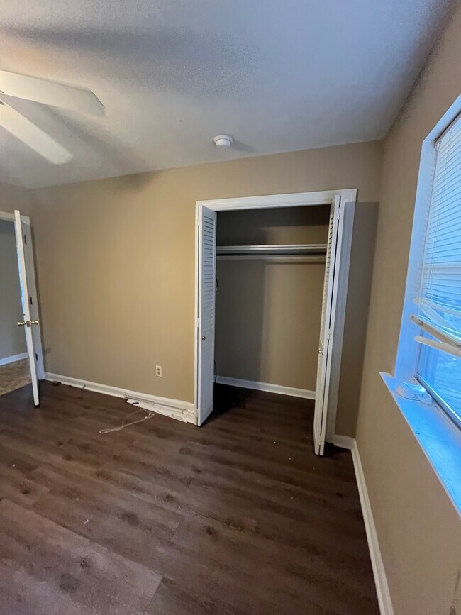 Building Photo - 211 Henderson St