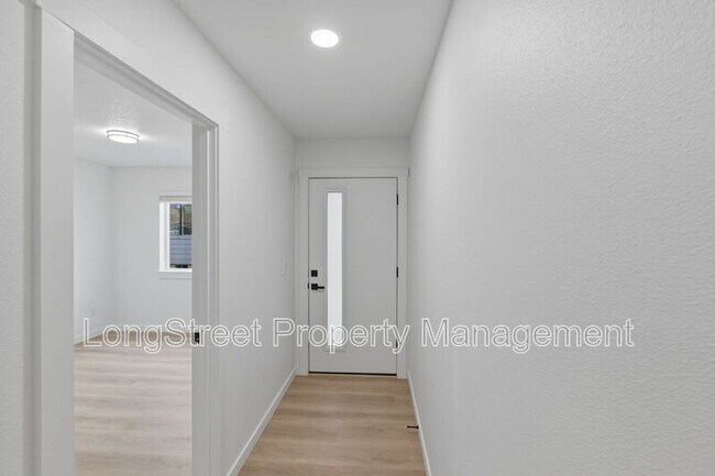 Building Photo - 814 S 19th St