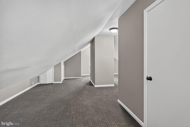 Building Photo - 7215 Rollingwood Dr
