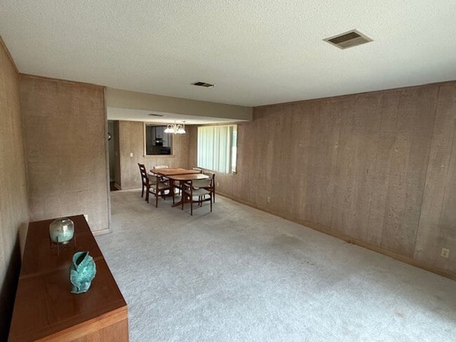 Building Photo - 2 Bedroom / 2 Bathroom @ Surf Court