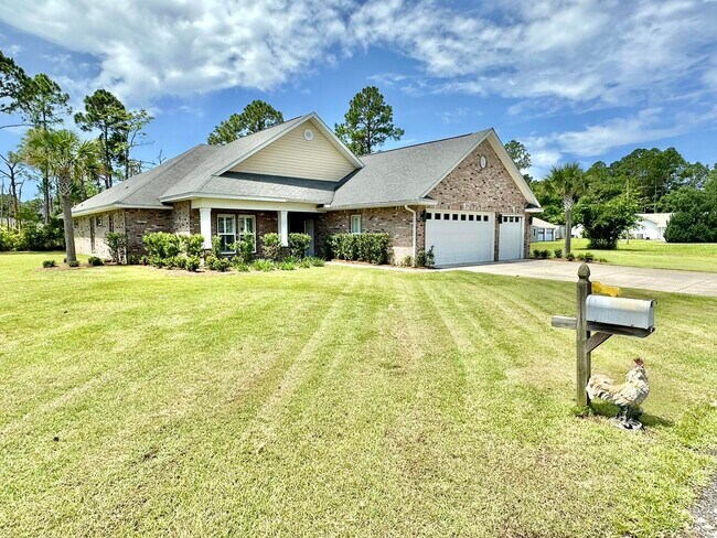 Building Photo - 206 E Pinehurst Dr