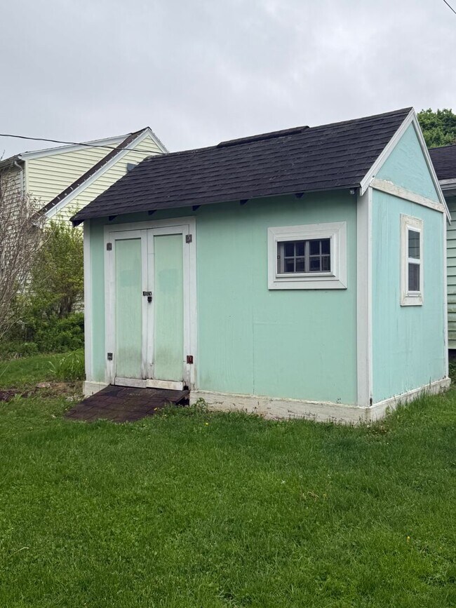 Building Photo - Fully Remodeled 3 bedroom House