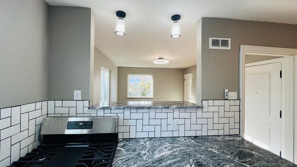 Building Photo - 3938 Hazel Ave