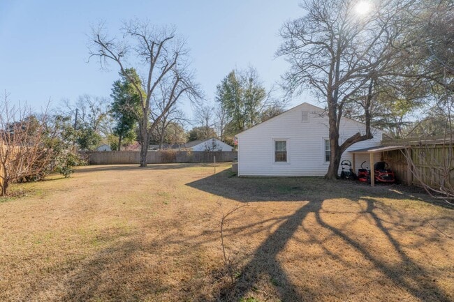 Building Photo - 104 Sharyn Ln