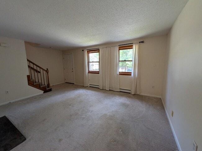 Building Photo - 2-49 Skyline Dr