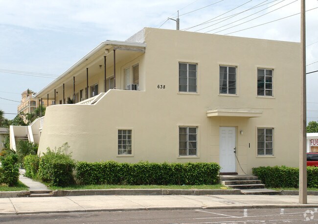 Primary Photo - 638 Datura St