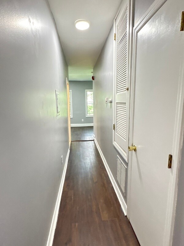 Building Photo - 436 W Queen Ln