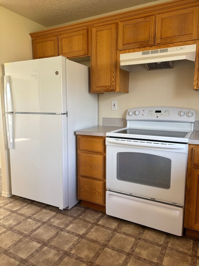 Building Photo - $500.00  OFF  1ST  FULL  MONTH'S  RENT   F...
