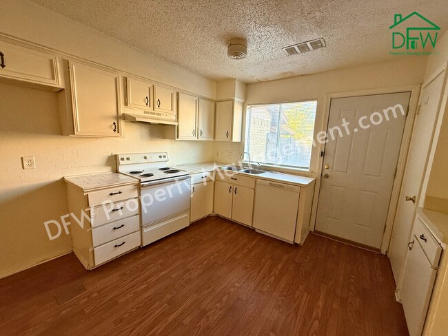 Building Photo - 1021 Pleasant Valley Ln