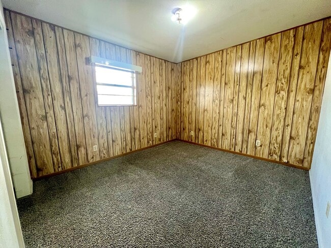 Building Photo - 4416 Redbud Ave