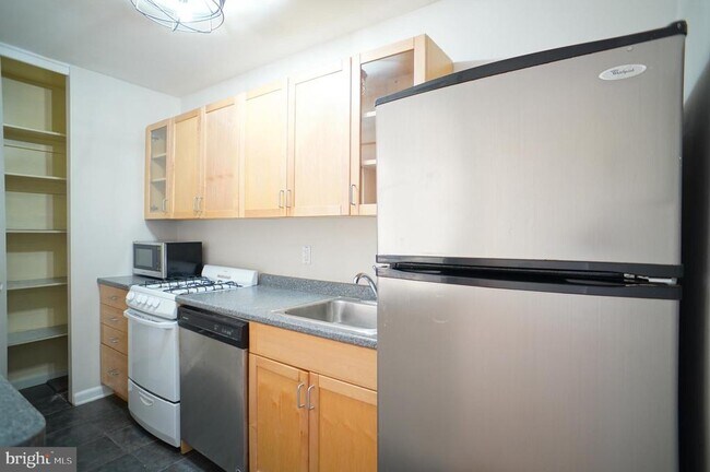 Building Photo - 1260 21st St NW