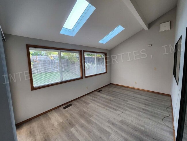 Building Photo - 3 bd 2ba Ranch Style Home with Deck, Fence...
