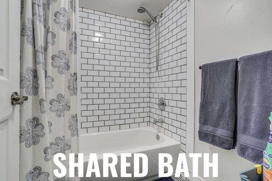 Building Photo - 2860 S Golden Way