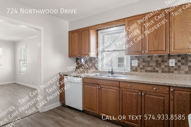 Building Photo - 724 Northwood Dr