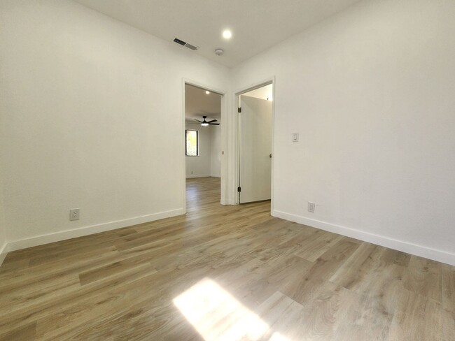 Building Photo - Newly Remodeled Duplex in Palo Alto Availa...