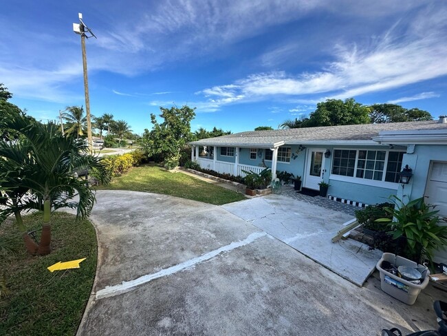 Building Photo - 104 NE 16th Ave