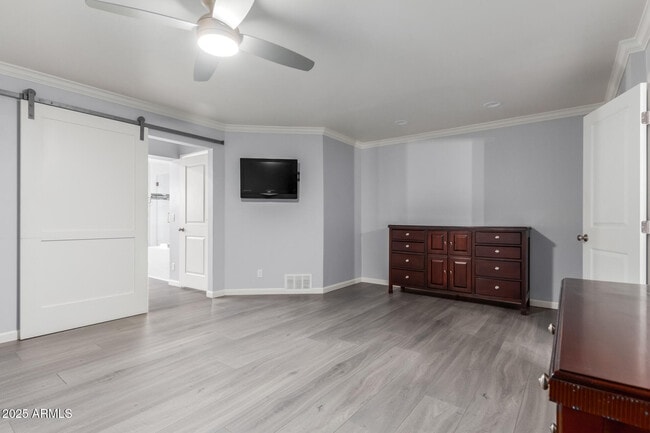 Building Photo - 481 W Half Moon Way