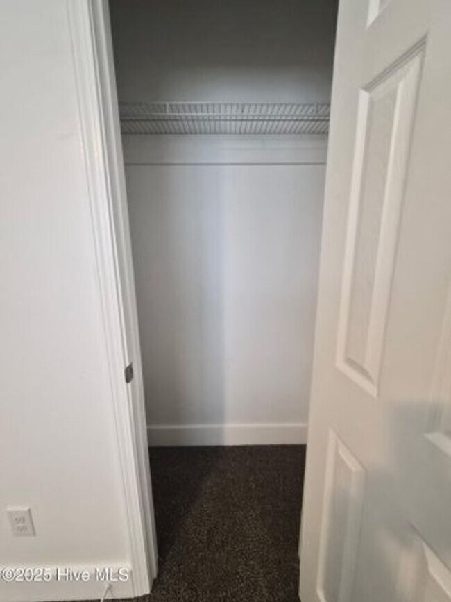 Building Photo - 411 Myrtlewood Cir