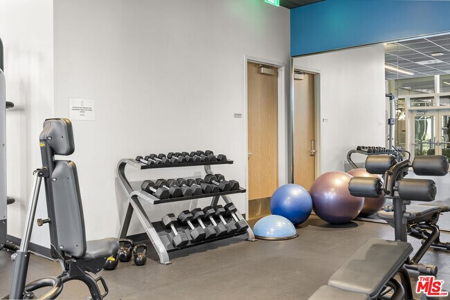 Building Photo - 877 Francisco St