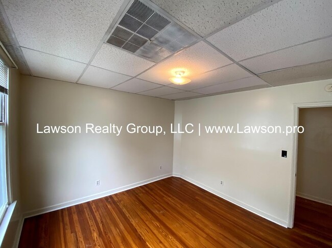 Building Photo - 1415 Clarke Ave SW