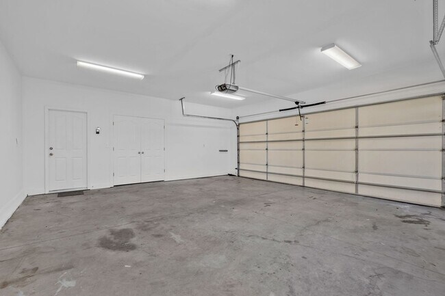 Building Photo - 614 Greene Dr