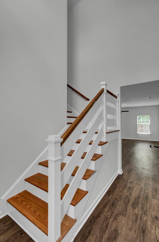 Building Photo - 131 Lakestone Rd