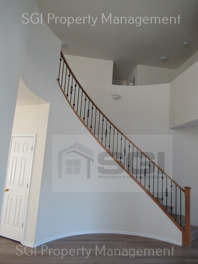 Building Photo - 3123 W Pleasant Ln