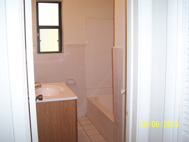 Building Photo - 1822 Ector Rd