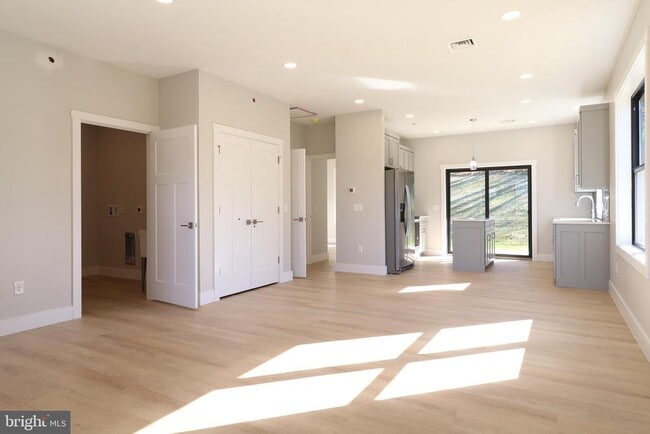 Building Photo - 105 Elly Dr