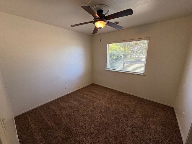 Building Photo - 1897