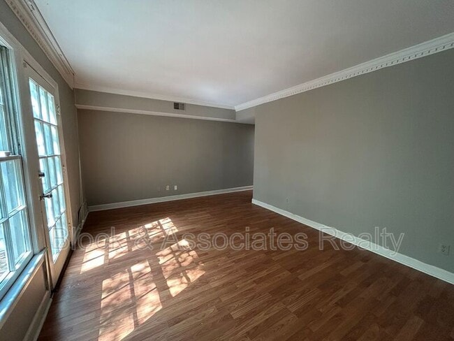Building Photo - 640 Rugby Row