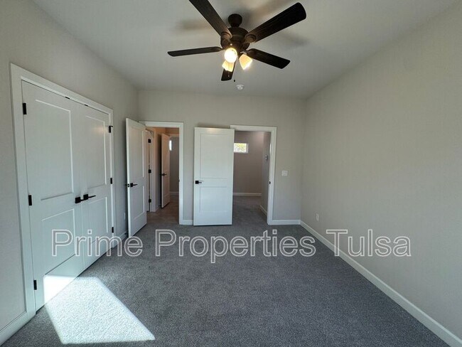 Building Photo - 1102 E Delmar Pl