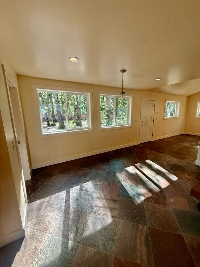 Building Photo - 13240 Loma Rica Dr