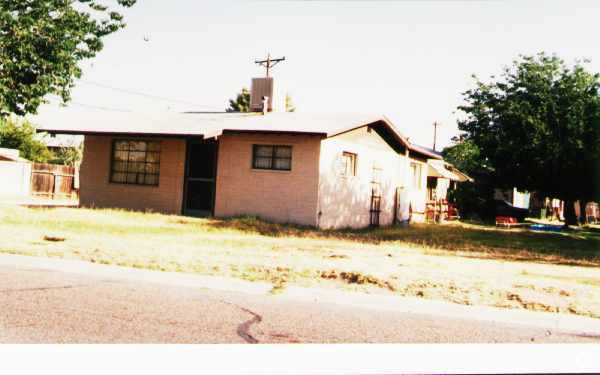 Building Photo - Garden Court