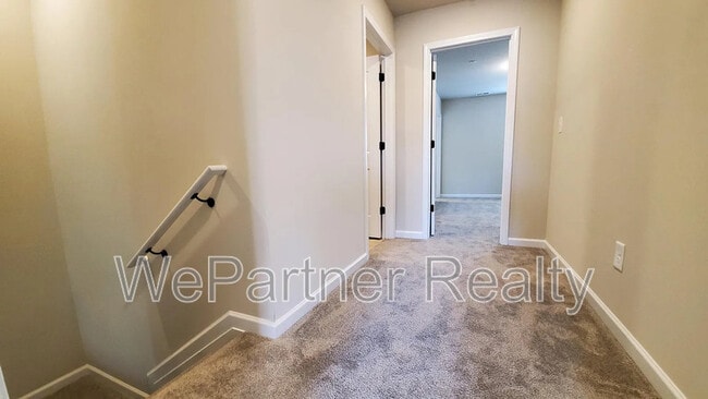 Building Photo - 1055 Bayrose Cir