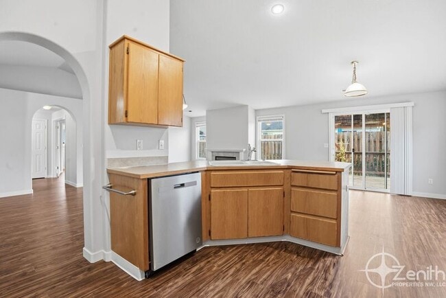 Building Photo - 15605 NE 92nd St