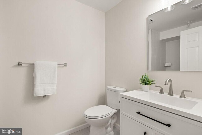 Building Photo - 13647 S Springs Dr