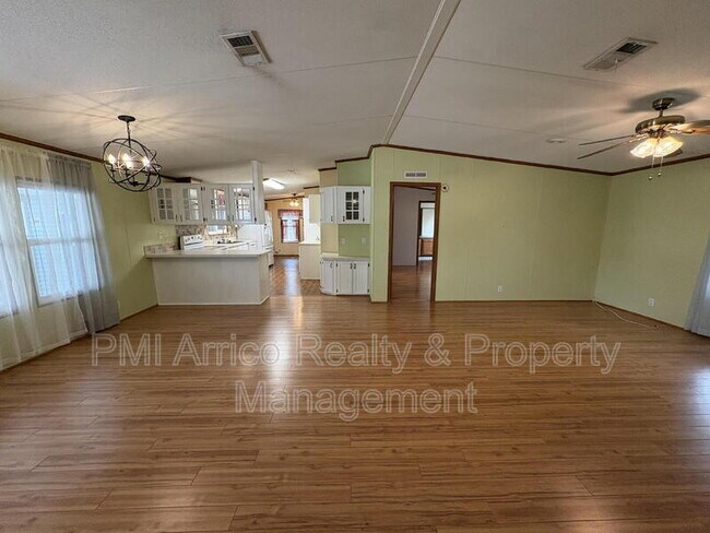 Building Photo - 616 Klickety Klak Ln